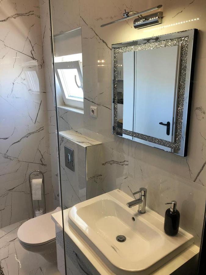 Apartman Luce Apartment Бибине Екстериор снимка